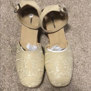 NWOT beige sandals